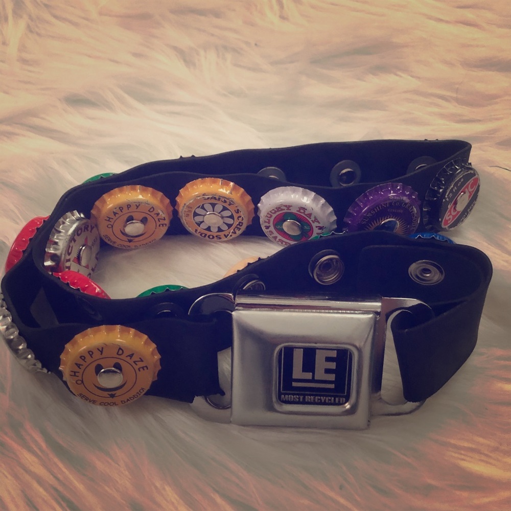 RARE VINTAGE BOTTLE CAP SEAT BUCKLE BELT